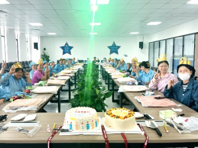 员工生日会现场_安徽英特丽.jpg
